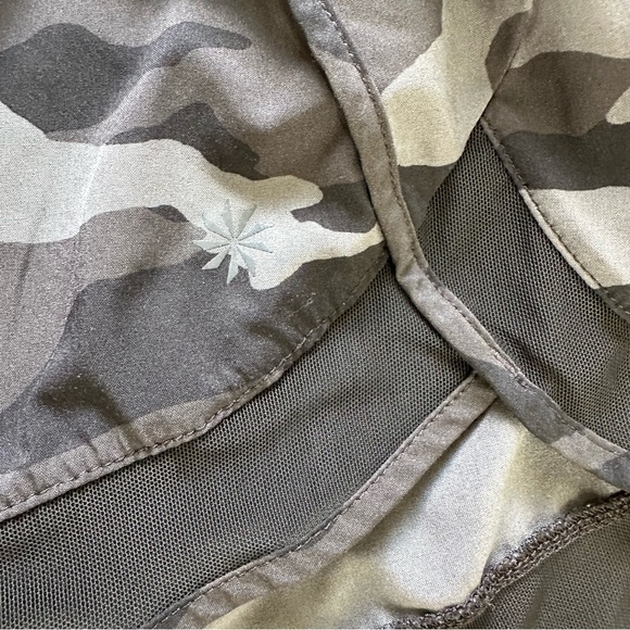 Athleta Womens Printed Mesh Racer Run Short 4" Camo Small Running Gym Workout - Picture 2 of 10